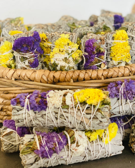 White Sage w/ Sinuata Flowers Smudge Stick